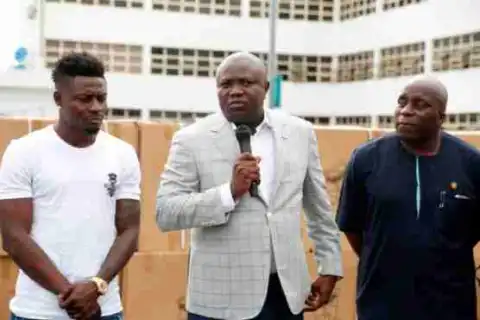 Obafemi Martins Donates Wheelchairs, Crutches To Lagos State, Pictured With Ambode (Photos)